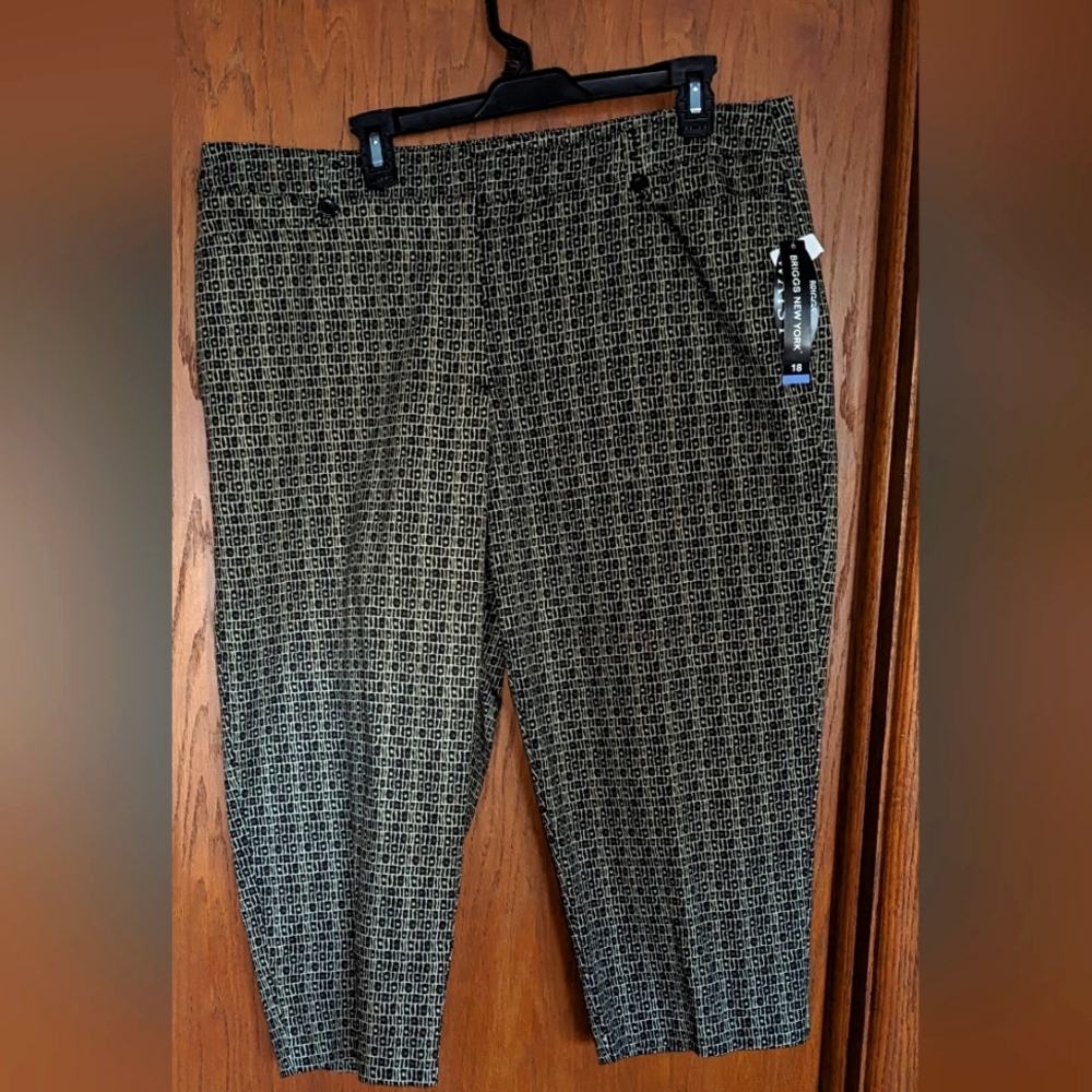 NWT Size 18 Briggs Capri's‎